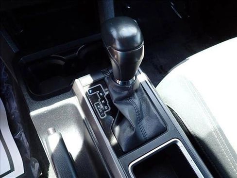 Used 2022 Toyota Tacoma TRD Off-Road image 16