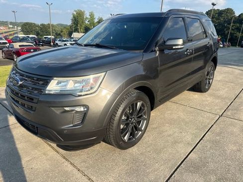 Used 2018 Ford Explorer XLT w/ Equipment Group 202A AWD/4WD image 3