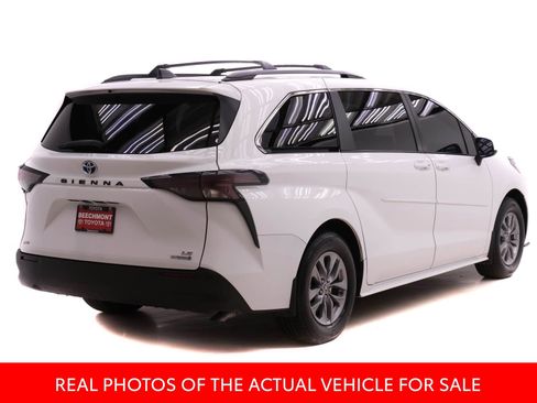 Certified 2024 Toyota Sienna LE image 2