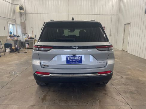 Used 2024 Jeep Grand Cherokee Limited image 4