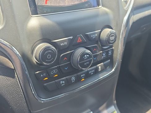 Used 2018 Jeep Grand Cherokee Laredo AWD/4WD image 28