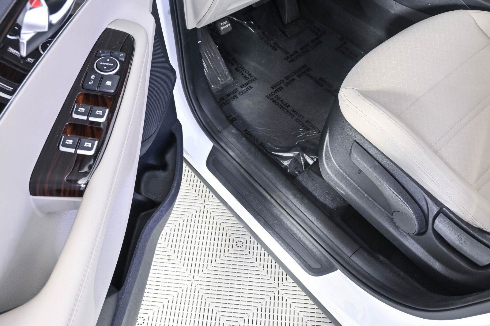 Used 2019 Kia Sorento FWD image 7