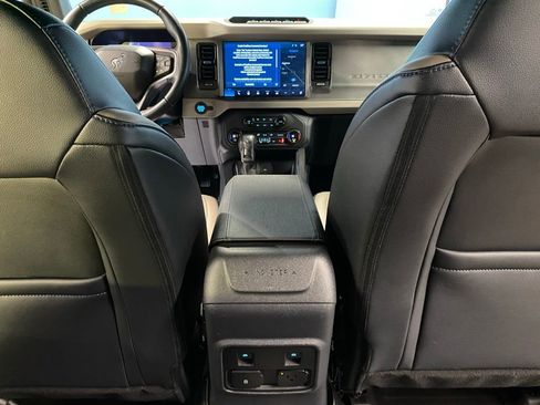 Used 2024 Ford Bronco Wildtrak image 38