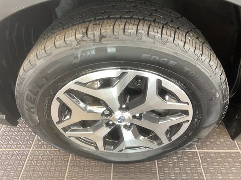 Used 2023 Subaru Forester Premium image 5