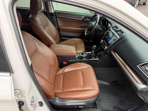 Used 2019 Subaru Outback 3.6R Touring AWD/4WD image 19