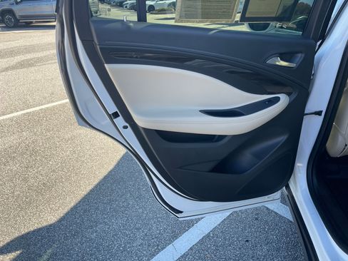 Used 2020 Buick Envision Essence image 22