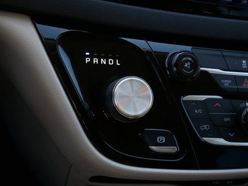 Used 2017 Chrysler Pacifica Touring image 26