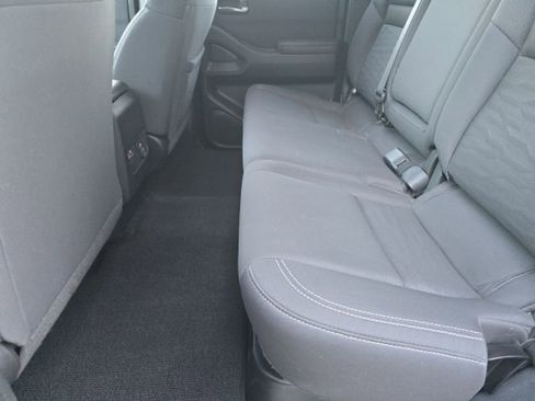 Used 2023 Nissan Frontier SV w/ Technology Package image 9