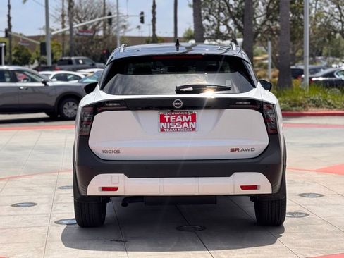 New 2025 Nissan Kicks SR image 6