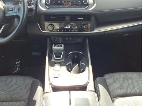 Used 2024 Nissan Rogue SV FWD image 10