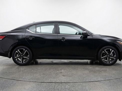 Used 2025 Nissan Sentra SV FWD image 8