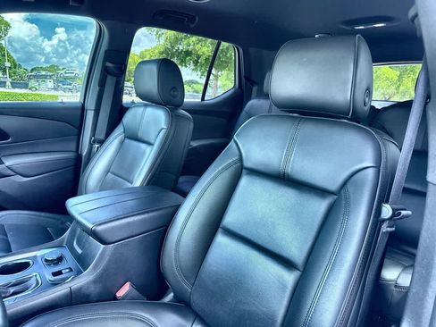 Used 2023 Chevrolet Traverse RS FWD image 14