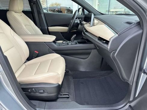 Certified 2024 Cadillac XT4 Luxury w/ Cold Weather Package AWD/4WD image 21