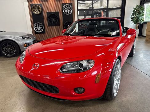 Used 2006 MAZDA MX-5 Miata Grand Touring RWD image 2