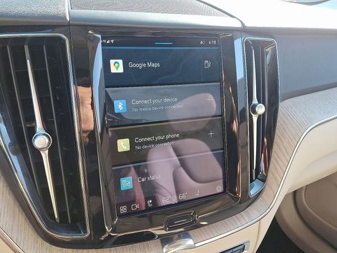 Certified 2023 Volvo XC60 B5 Plus w/ Climate Package image 17