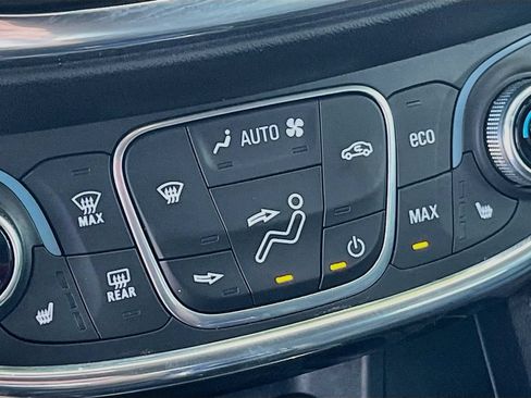 Used 2018 Chevrolet Volt Premier w/ Driver Confidence Package FWD image 16