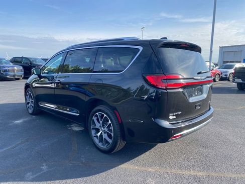 Used 2021 Chrysler Pacifica Limited image 4