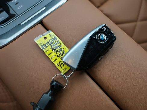 Used 2025 BMW 740i 740i w/ Premium Package image 31