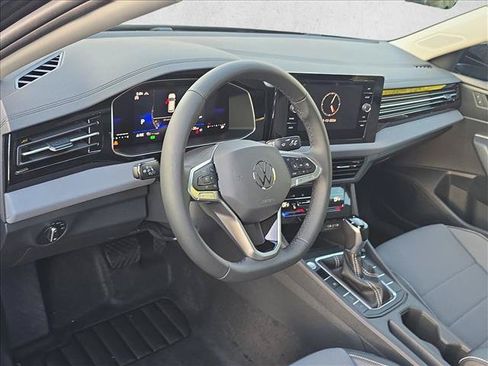 Used 2026 Volkswagen Jetta SE FWD image 5