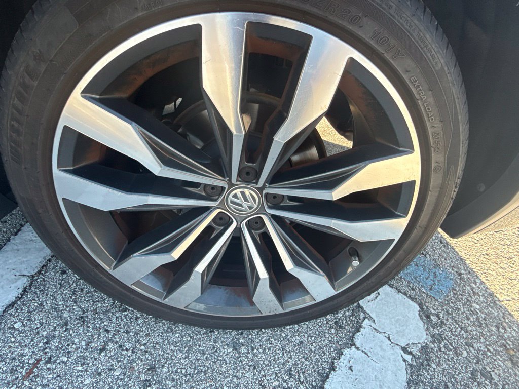 Used 2018 Volkswagen Tiguan SEL Premium w/ R-Line Package FWD image 31