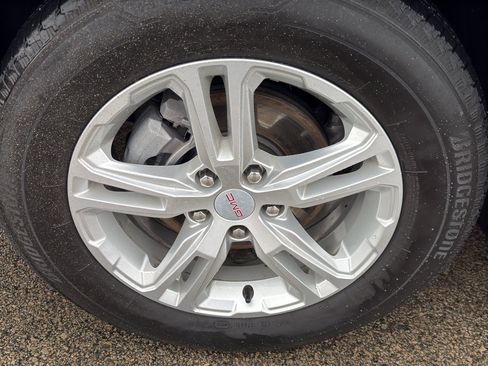 Used 2023 GMC Terrain SLE w/ Driver Convenience Package image 9