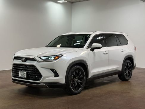 Used 2024 Toyota Grand Highlander Limited image 28