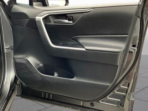 Used 2021 Toyota RAV4 XLE FWD image 21