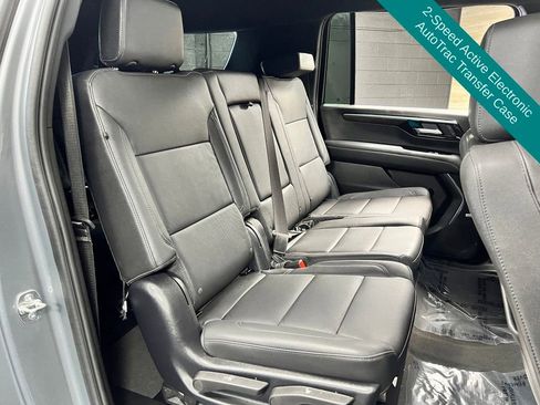 Used 2025 Chevrolet Suburban Z71 w/ Comfort Package AWD/4WD image 17