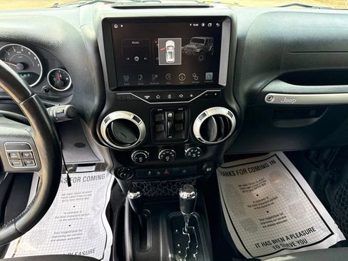 Used 2016 Jeep Wrangler Unlimited Sahara AWD/4WD image 9