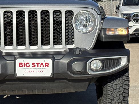 Used 2021 Jeep Gladiator Sport image 6