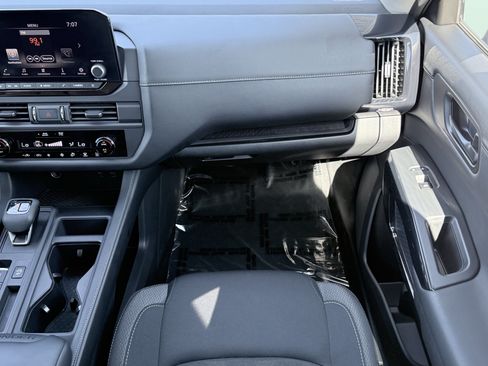 Used 2025 Nissan Pathfinder S FWD image 54