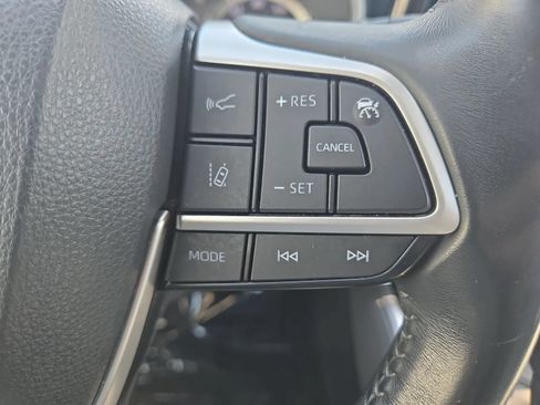 Used 2023 Toyota Highlander XLE FWD image 21