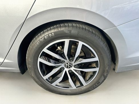 Used 2025 Volkswagen Jetta SE FWD image 11