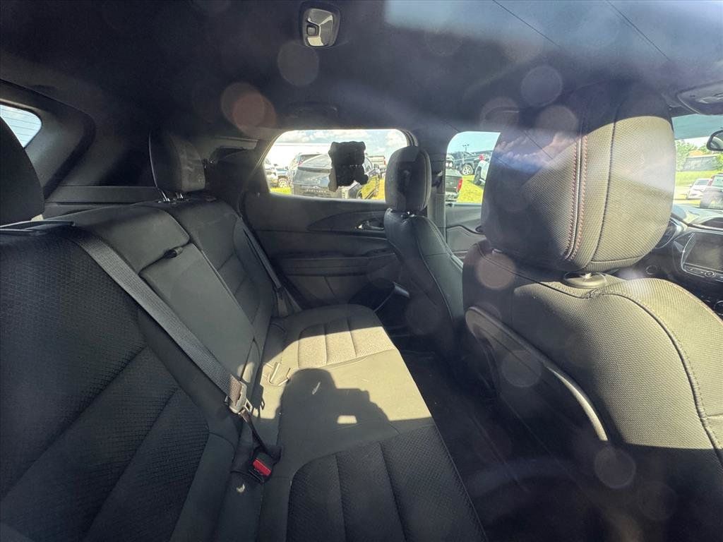 Used 2023 Chevrolet TrailBlazer RS w/ Convenience Package FWD image 3