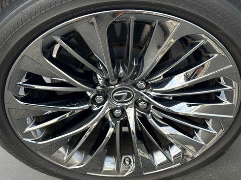 Used 2022 Lexus LS 500 w/ Interior Upgrade Package image 10