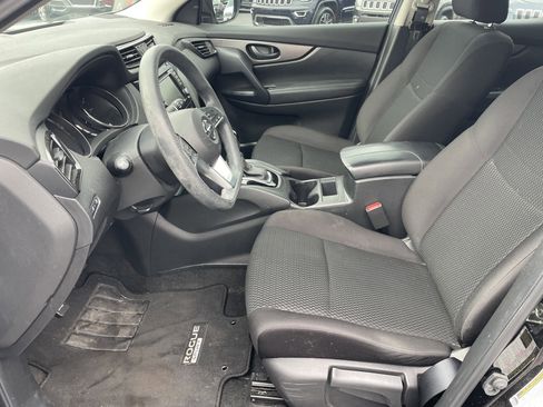 Used 2020 Nissan Rogue Sport S image 5