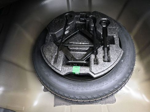 Certified 2023 Hyundai Elantra Limited w/ Preferred Accessory Package image 23