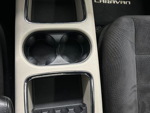 Used 2014 Dodge Grand Caravan SXT image 16