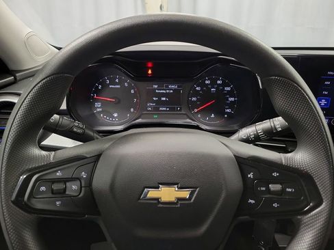 Used 2025 Chevrolet Trax LS w/ LS Convenience Package image 14