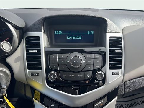 Used 2015 Chevrolet Cruze LS image 21