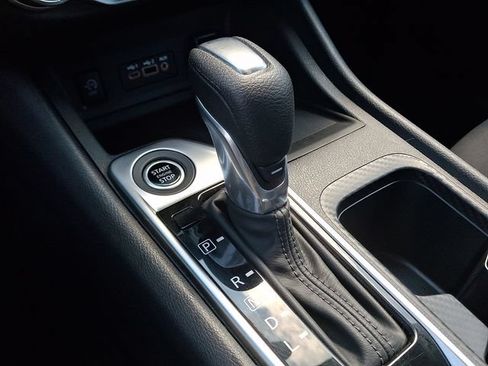 Used 2025 Nissan Sentra SV FWD image 17
