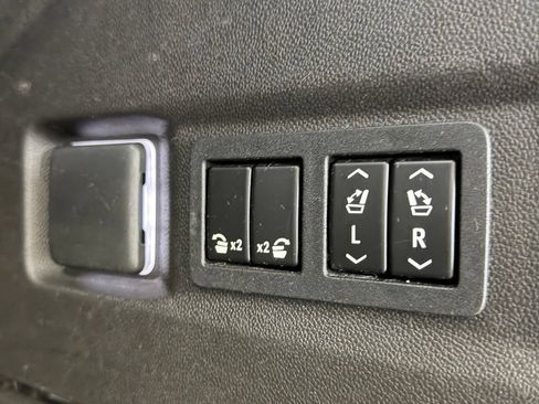 Used 2021 GMC Yukon SLT w/ SLT Luxury Package AWD/4WD image 27