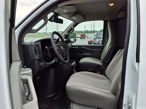 Used 2025 GMC Savana 3500 w/ Driver Convenience Package RWD image 17