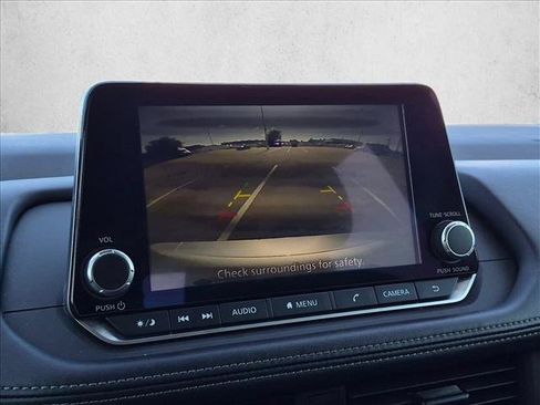 Used 2024 Nissan Rogue S FWD image 7