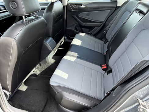 Used 2025 Volkswagen Jetta SE FWD image 22