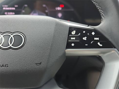 Used 2025 Audi Q5 Premium w/ Convenience Package image 21