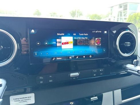 Used 2022 Mercedes-Benz Sprinter 2500 image 13