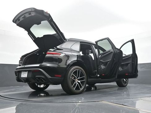 Certified 2025 Porsche Macan AWD/4WD image 27