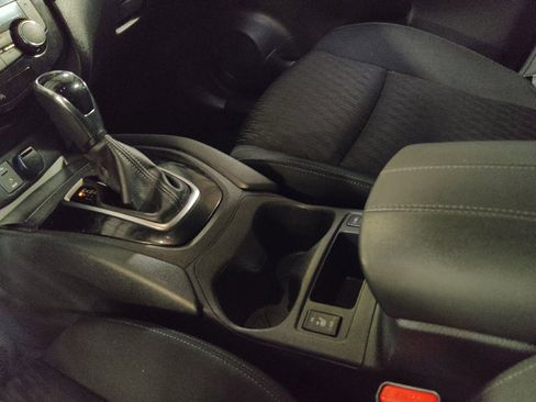 Used 2017 Nissan Rogue SV w/ SV Premium Package FWD image 26
