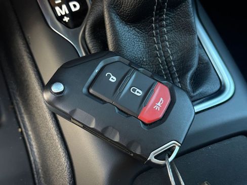 Used 2025 Jeep Wrangler Unlimited Rubicon image 21